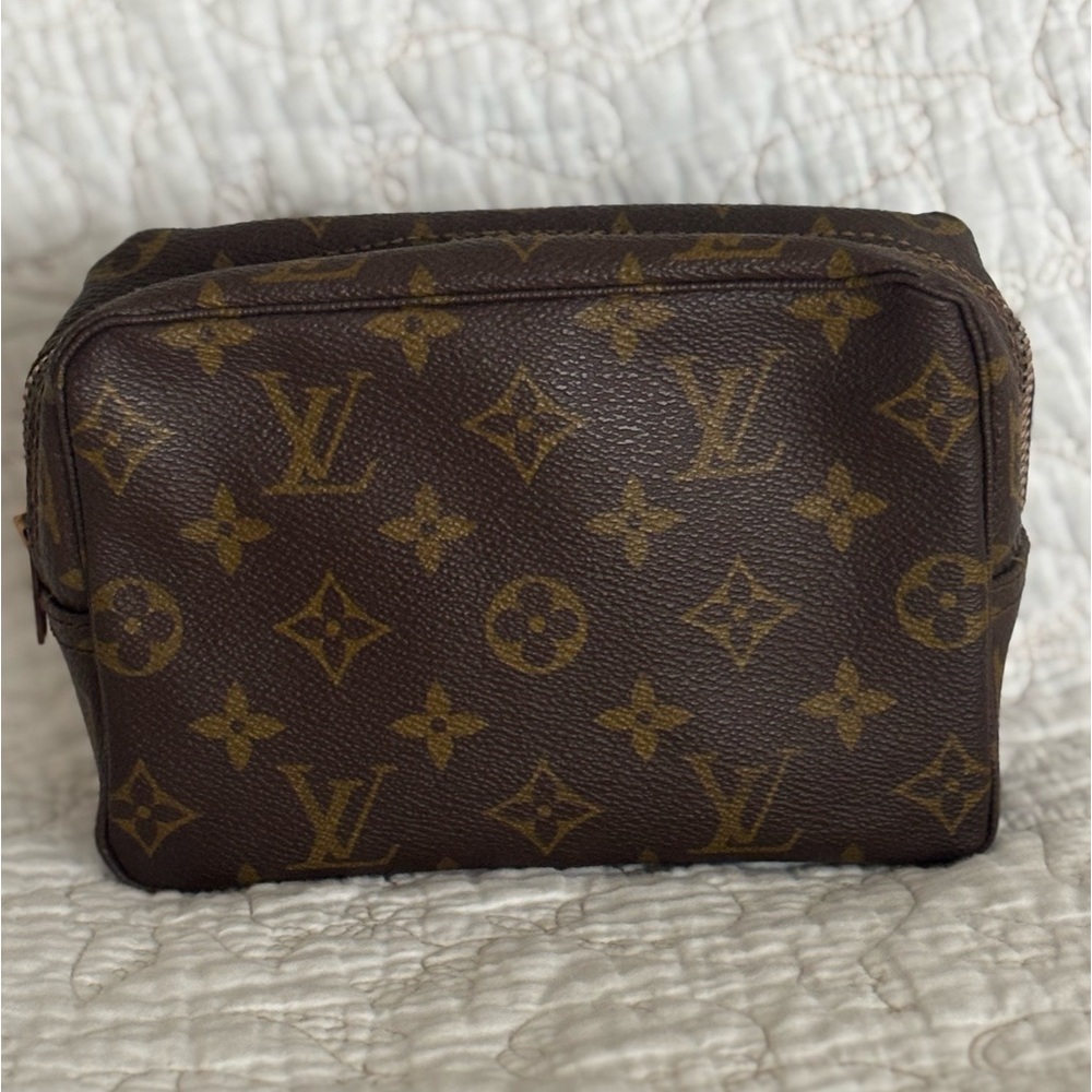 Louis Vuitton Trousse 18